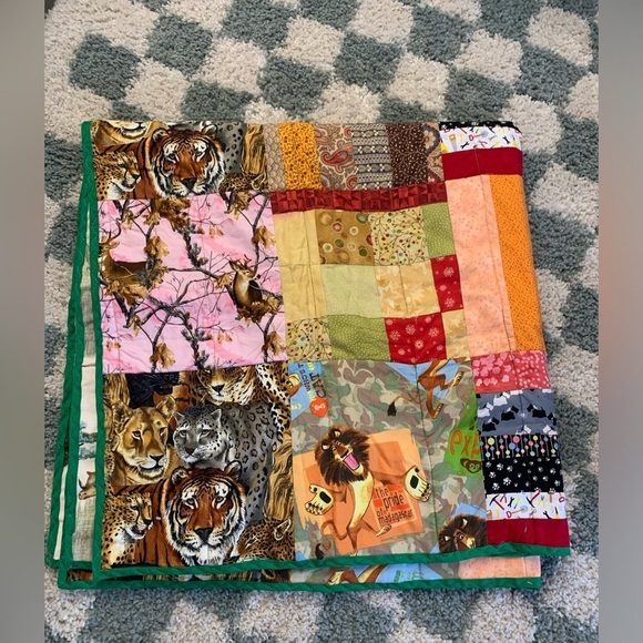 RARE Handmade Patchwork Pattern Quilt Multi Color Safari Animals Madagascar S M - Picture 8 of 8